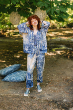 Load image into Gallery viewer, ARTISTS CROPPED PANT - LET THE LIGHT IN DELFT PRINT