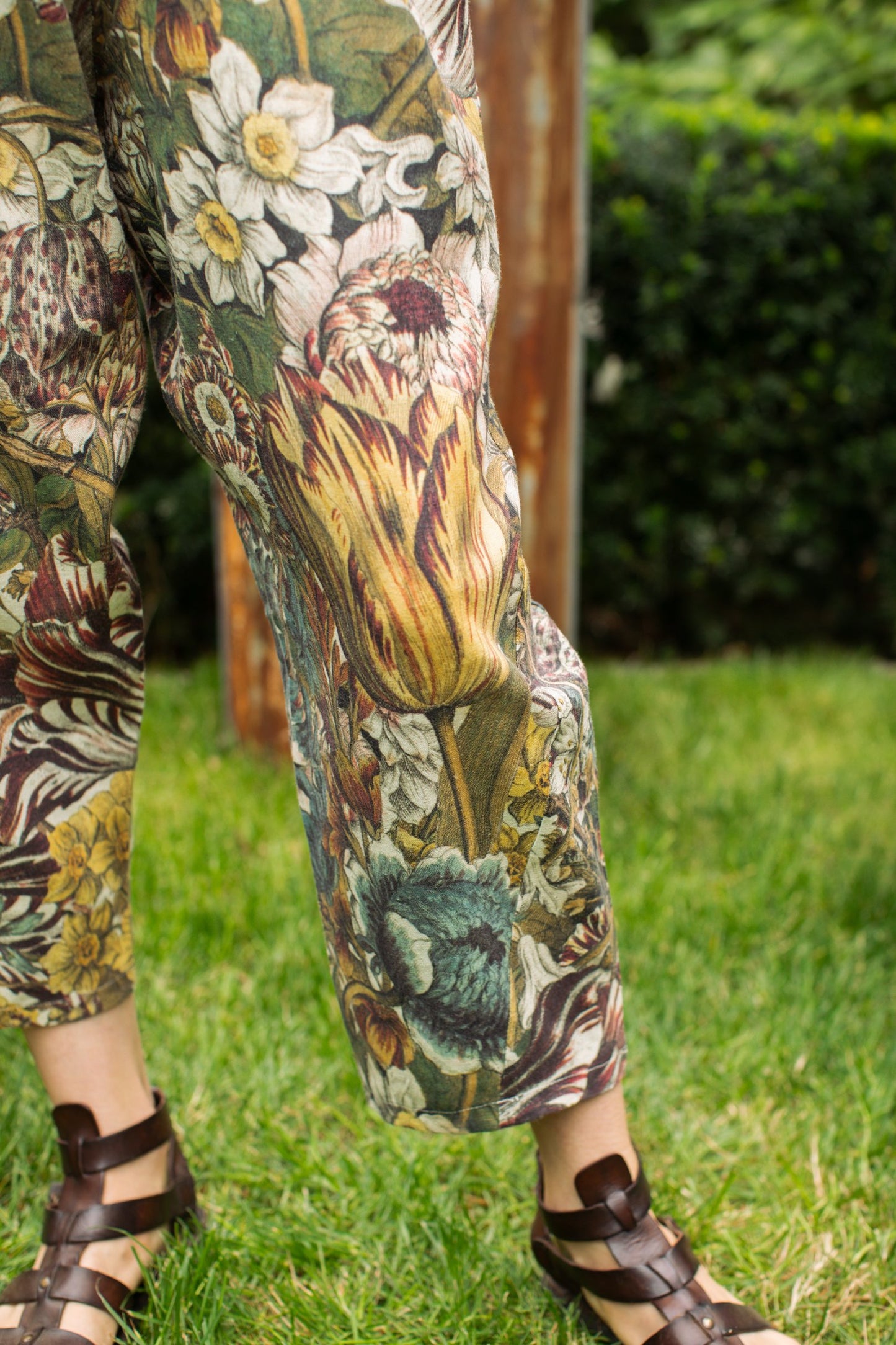 ARTISTS CROPPED PANTS - LINEN FLOWER & BEE