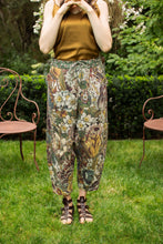 Load image into Gallery viewer, ARTISTS CROPPED PANTS - LOVE FROWS WILD