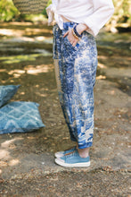 Load image into Gallery viewer, ARTISTS CROPPED PANT - LET THE LIGHT IN DELFT PRINT