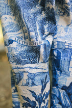 Load image into Gallery viewer, ARTISTS CROPPED PANT - LET THE LIGHT IN DELFT PRINT