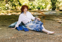 Load image into Gallery viewer, ARTISTS CROPPED PANT - LET THE LIGHT IN DELFT PRINT