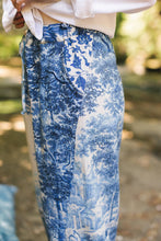 Load image into Gallery viewer, ARTISTS CROPPED PANT - LET THE LIGHT IN DELFT PRINT
