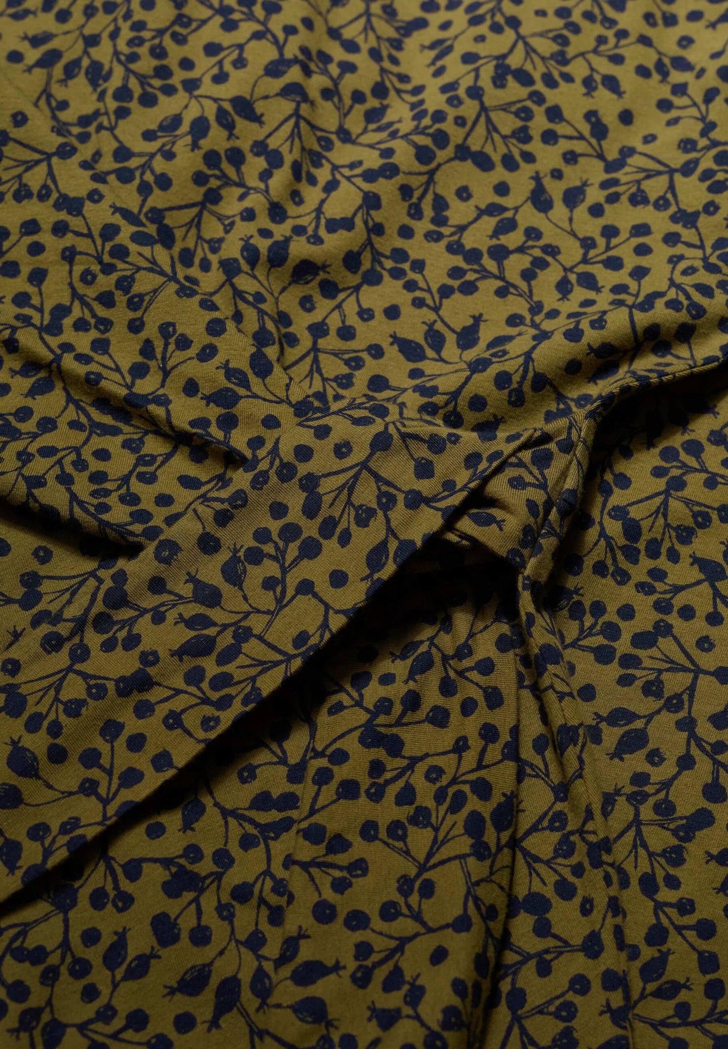 3/4 FETTLING DRESS - BERRY BRANCHES BRIGHT OLIVE