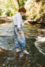Load image into Gallery viewer, ARTISTS CROPPED PANT - LET THE LIGHT IN DELFT PRINT