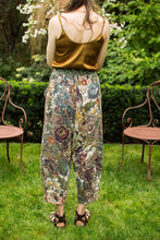 Load image into Gallery viewer, ARTISTS CROPPED PANTS - LOVE FROWS WILD