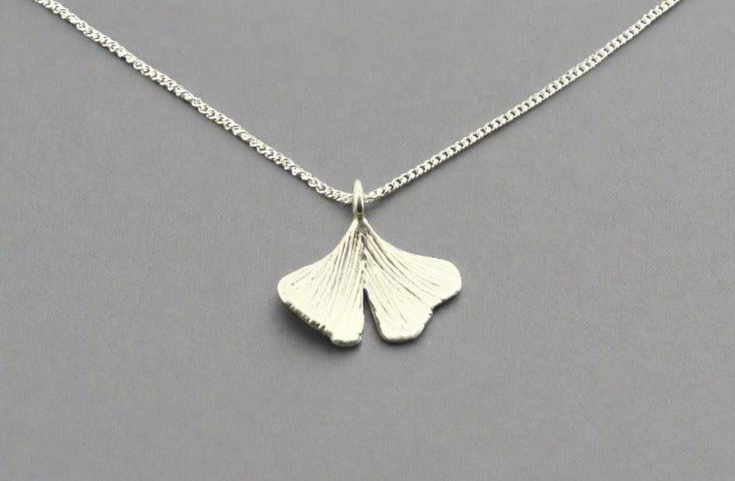 SILVER GINKGO LEAF PENDANT NECKLACE