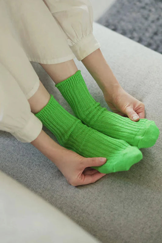 NISHIGUCHI KUTUSHITA PRAHA LINEN RIBBED SOCKS - GREEN PEAR