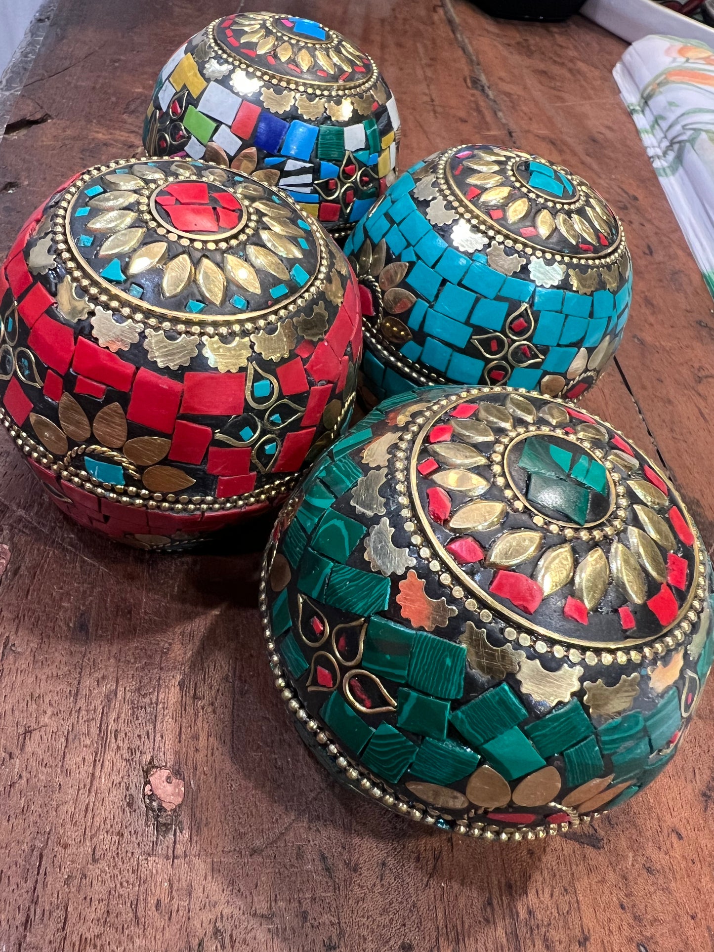 ROUND INLAY KEEPSAKE BOX