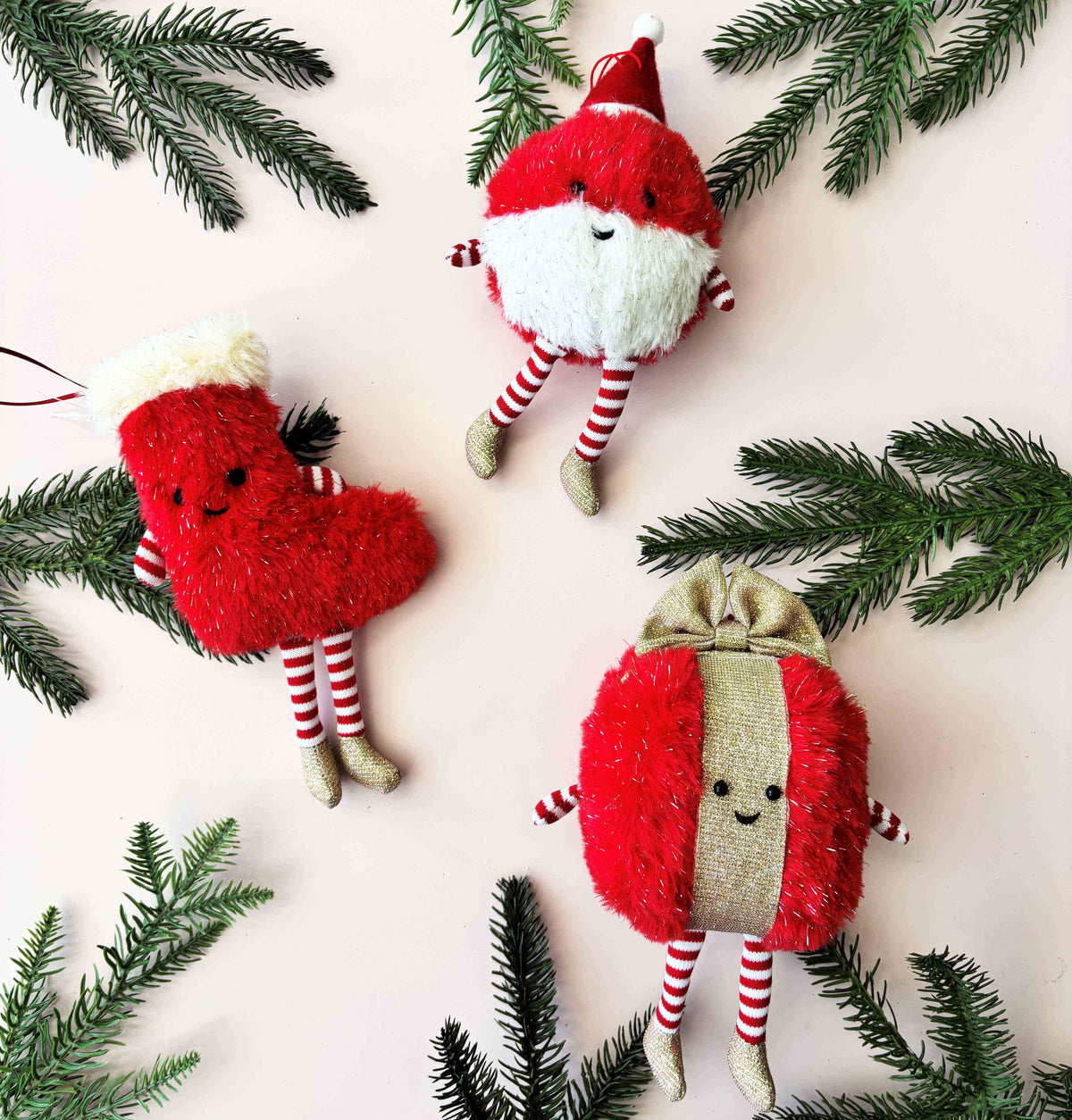 FLUFFY HANGING PRESENT