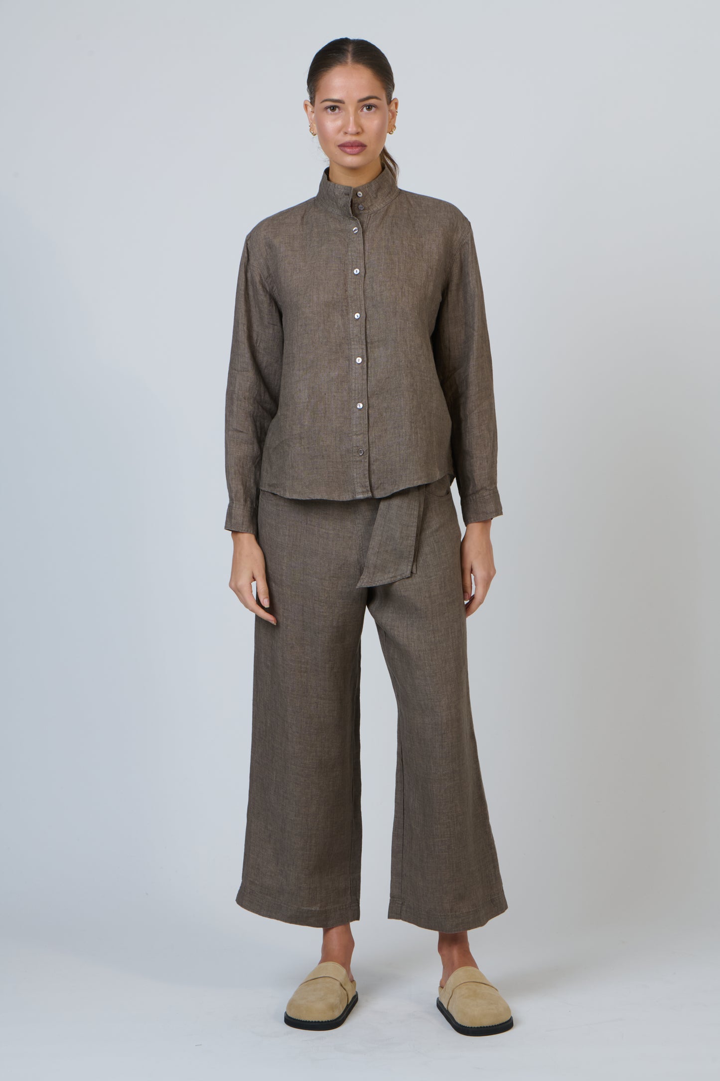 STAND COLLAR LINEN SHIRT - CIGAR