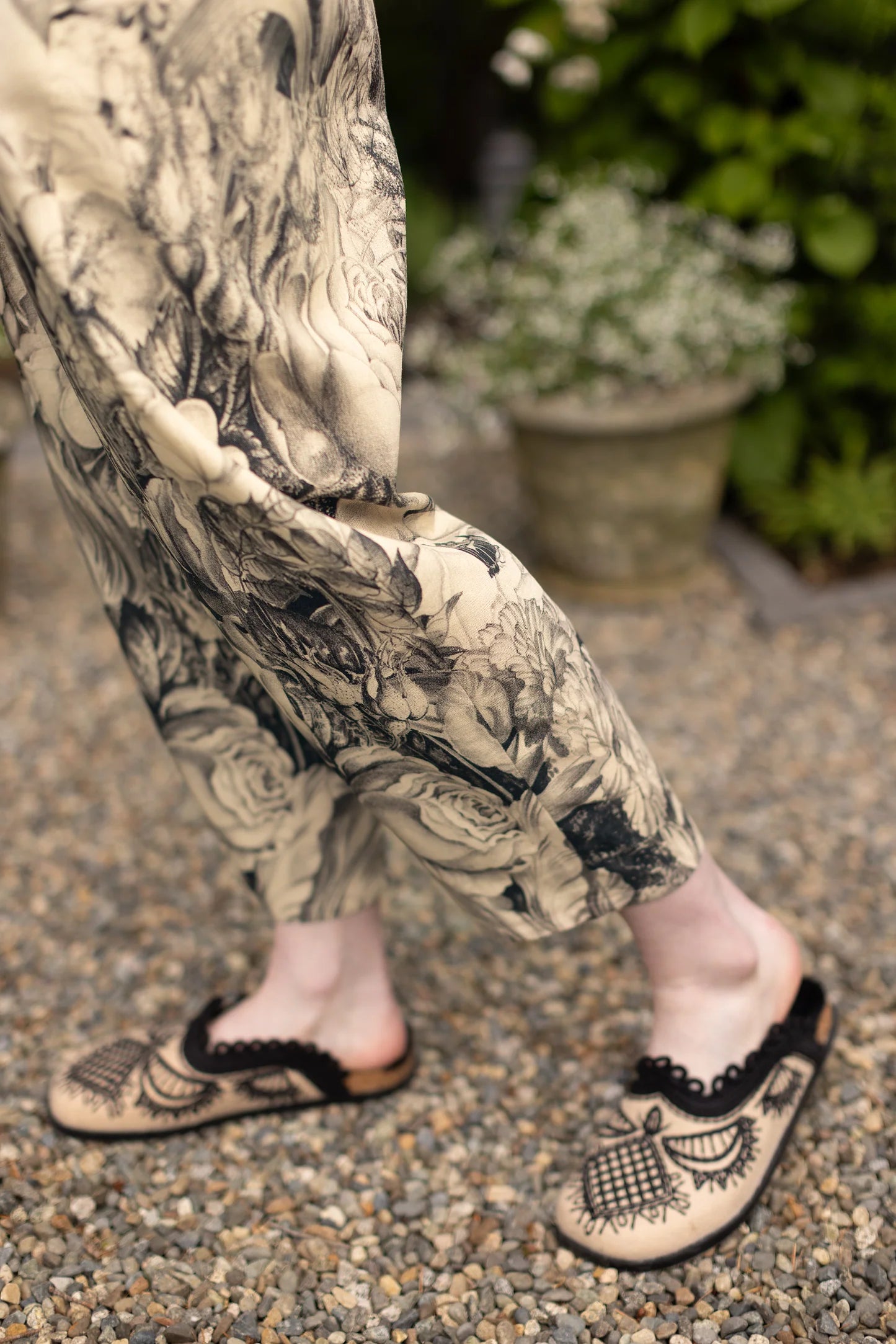 ARTISTS CROPPED PANTS - HONEY AND THE MOON