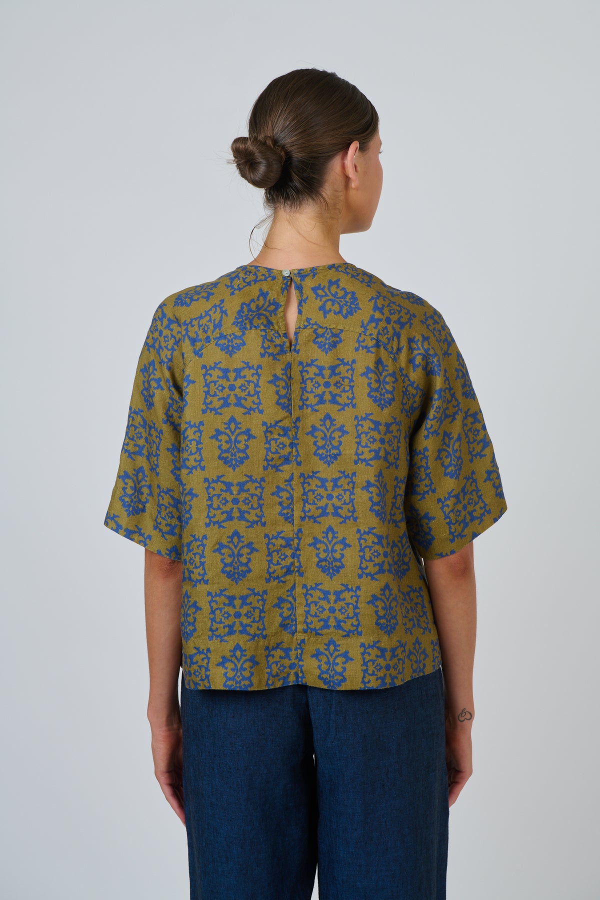 LINEN SLEEVELESS TOP - KHAKI MOTIF