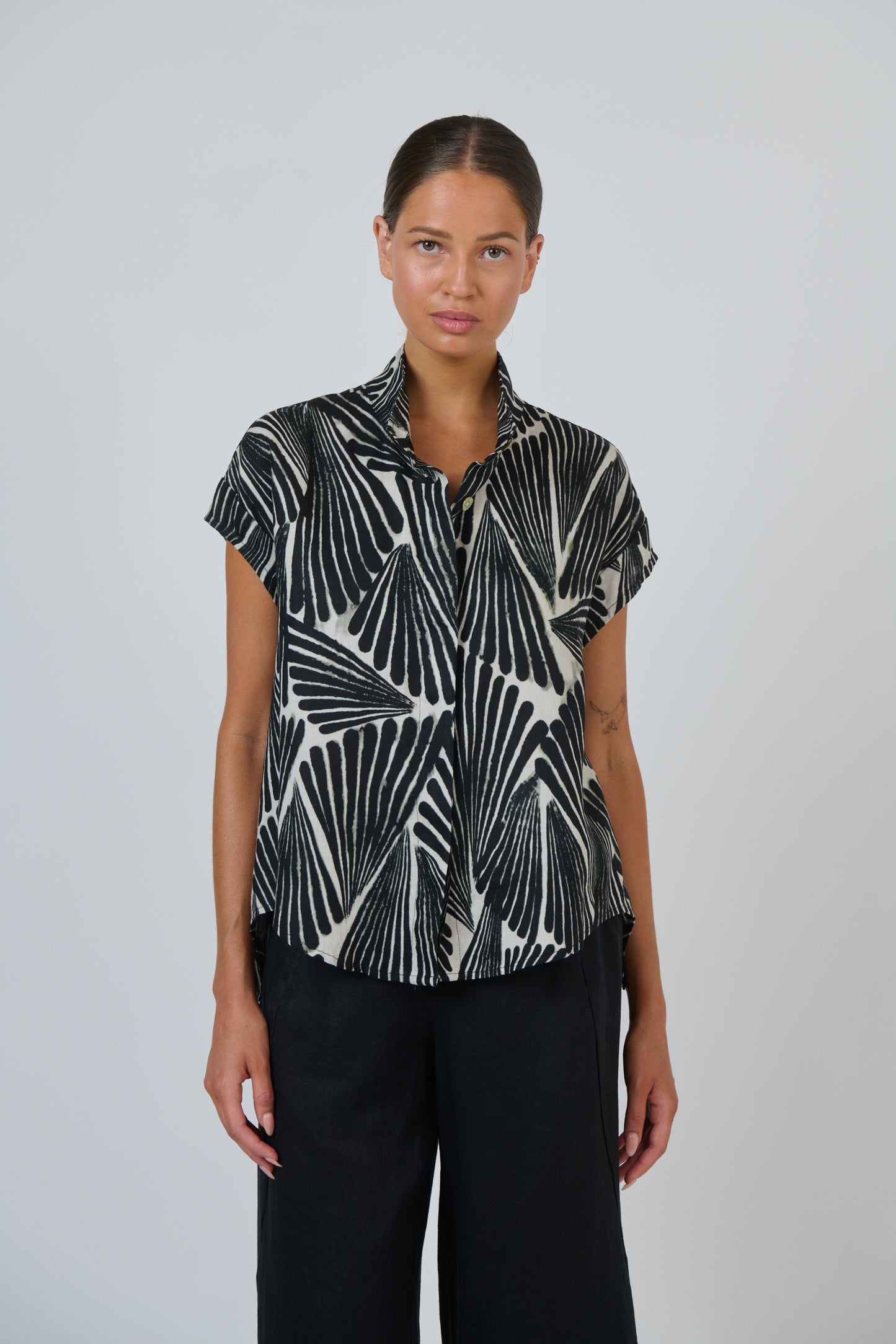 FOLIES CROP SLEEVE LINEN TOP