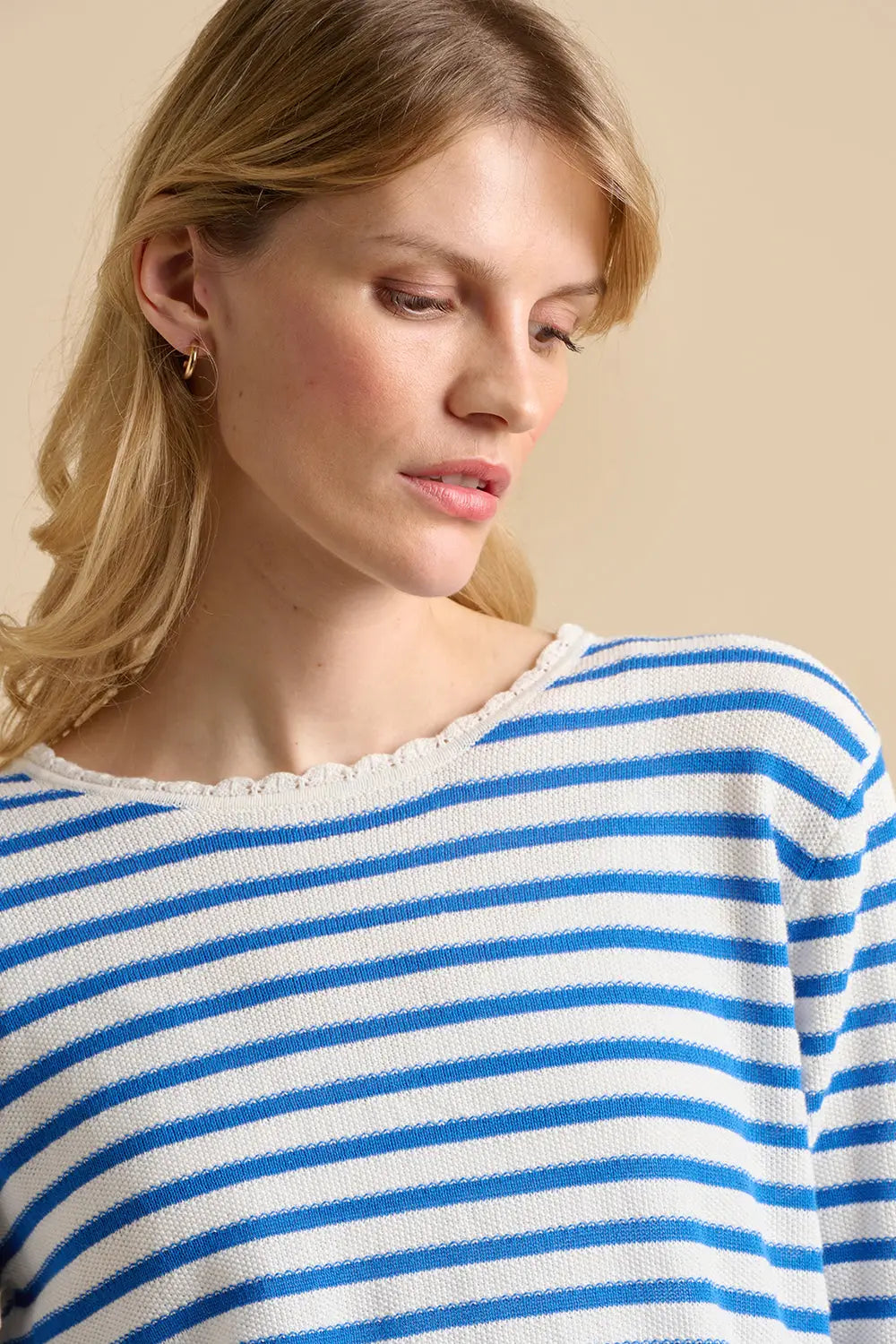 SCALLOP NECK KNITTED JUMPER - BLUE