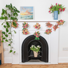 Load image into Gallery viewer, RED BOUQUET GARLAND