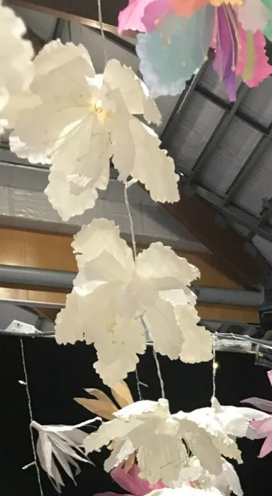 PAPER FLOWERS - WHITE FLORET FLOWERS LIGHT