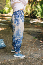 Load image into Gallery viewer, ARTISTS CROPPED PANT - LET THE LIGHT IN DELFT PRINT