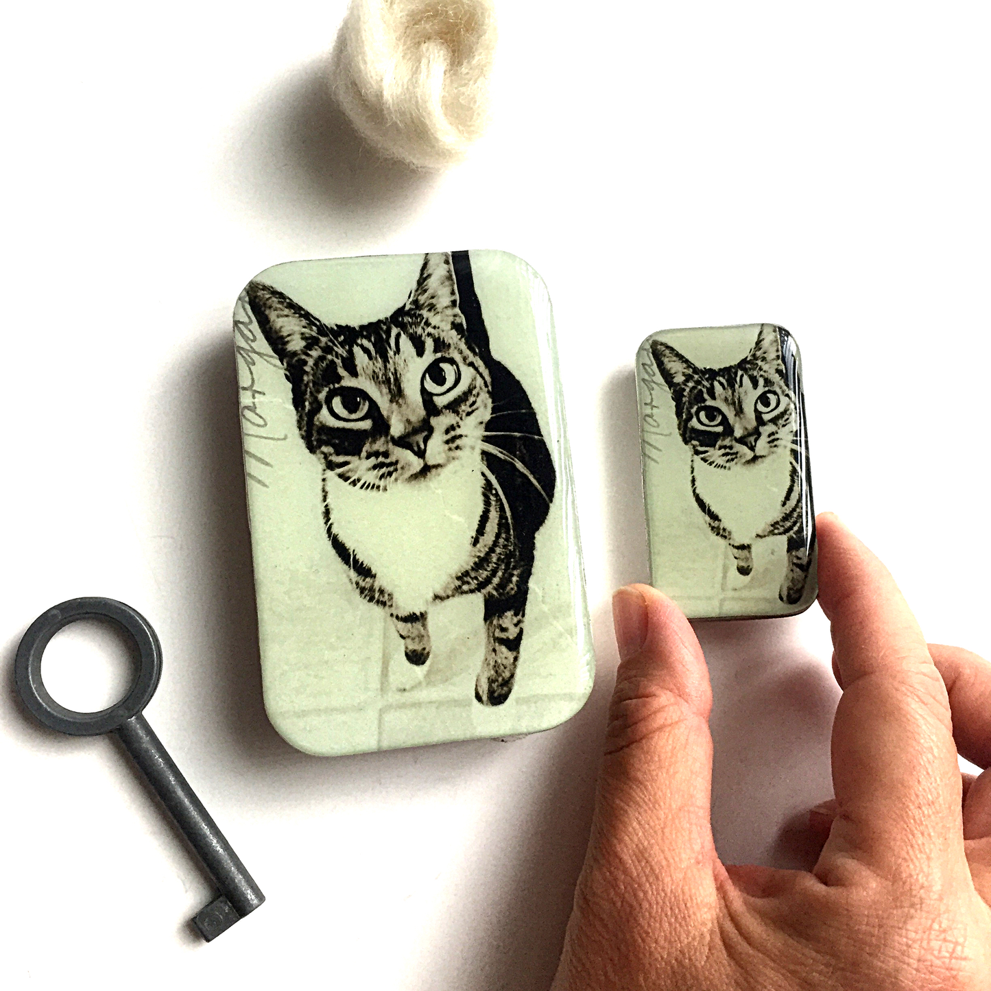 CAT KNITTING NOTIONS TIN - SMALL