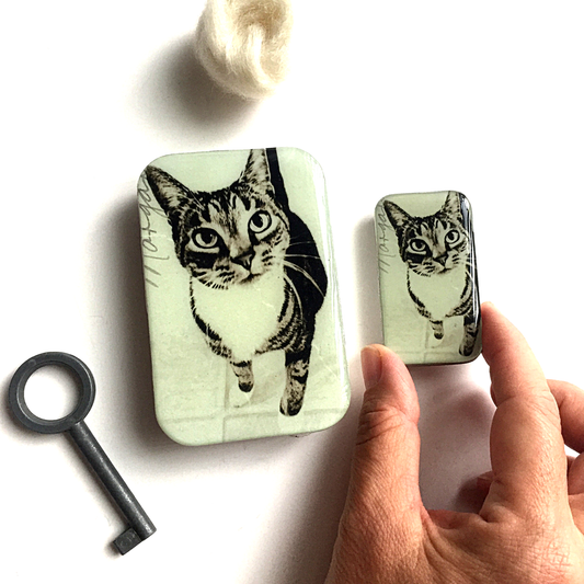 CAT KNITTING NOTIONS TIN - SMALL