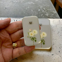 Load image into Gallery viewer, BEE AND ROSE STITCH MARKER TIN - SMALL