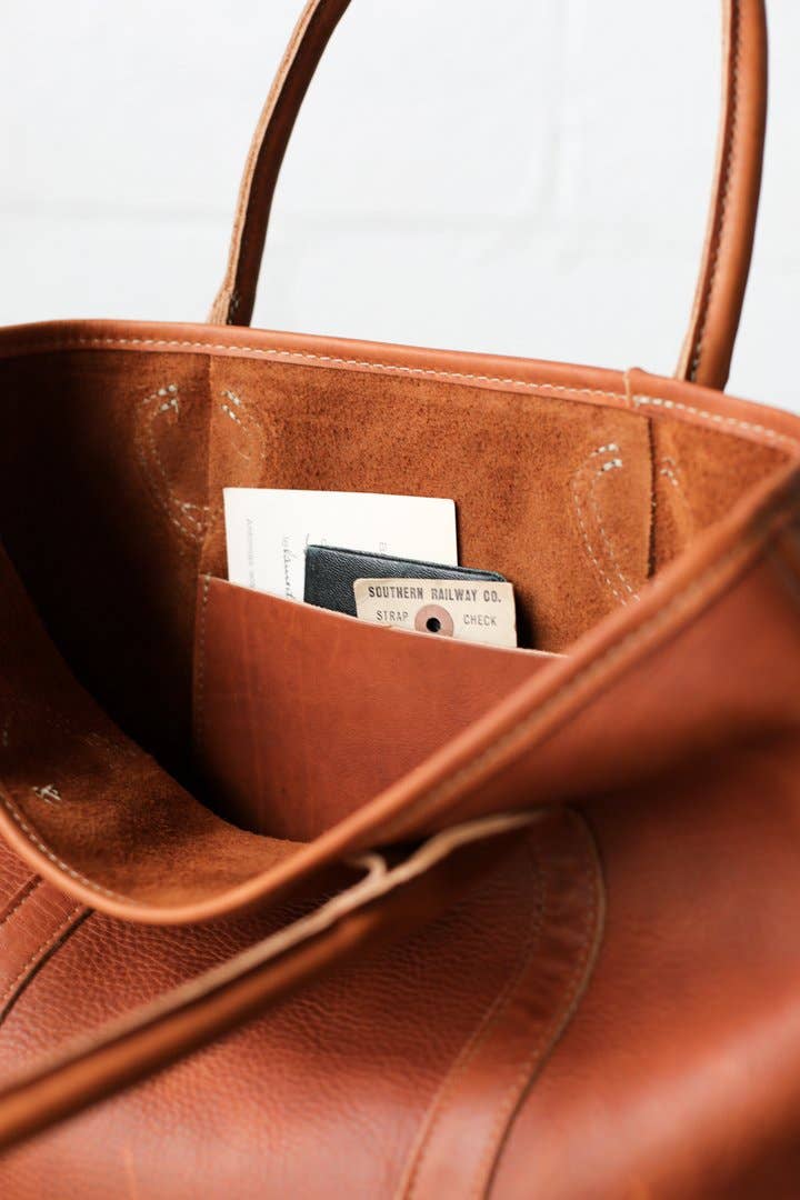LEATHER PASSENGER TOTE BAG - BROWN