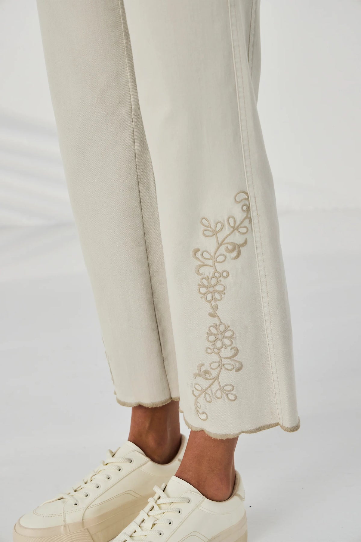 SCALLOP JEAN - ALMOND