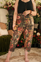 Load image into Gallery viewer, ARTISTS CROPPED PANTS - COURAGE DEAR HEART