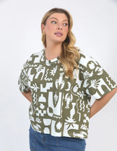 Load image into Gallery viewer, POSTCARD TEE - KHAKI &amp; CREAM