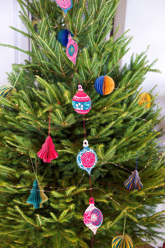 BAUBLES VERTICAL WALL HANGING GARLAND