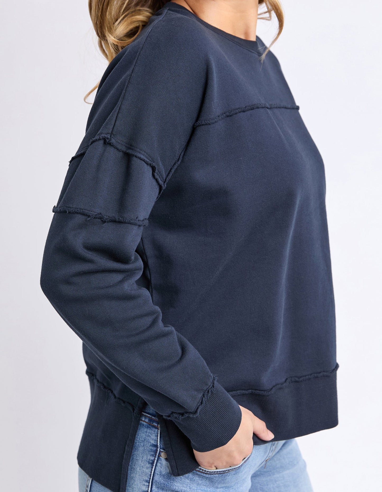JAYNE THROW ON FLEECE - DARK SAPPHIRE