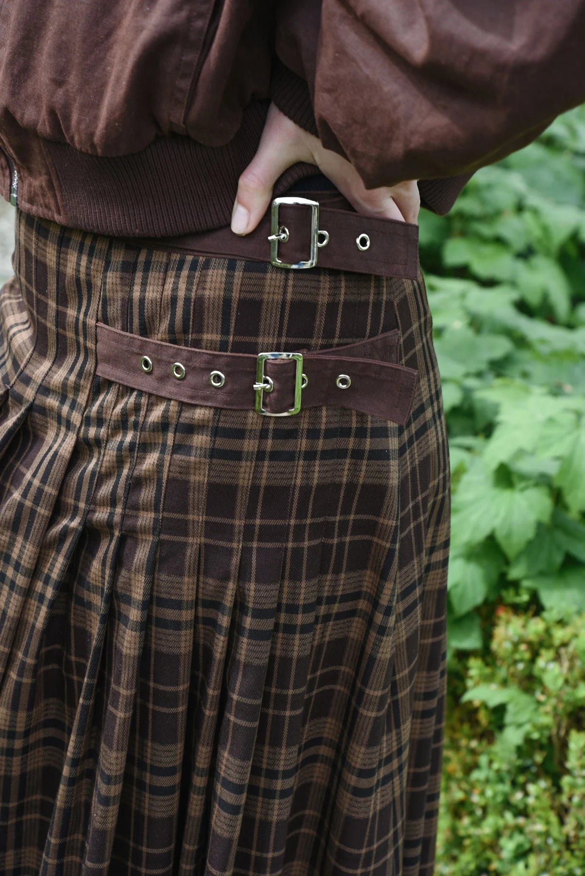PEOPLE PLEATS-ER SKIRT  - CHOCOLATE CHECK