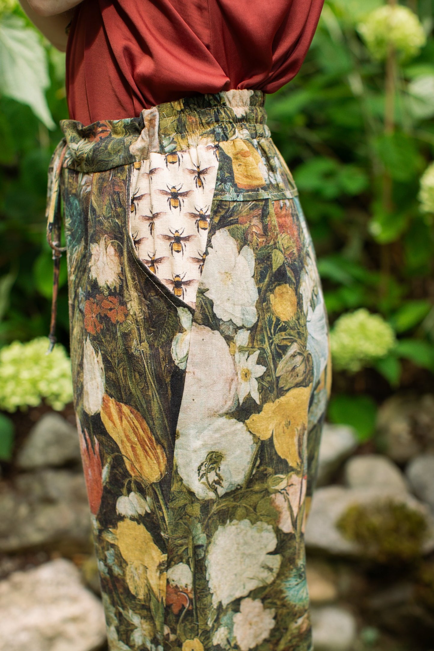 ARTISTS CROPPED PANTS - I DREAM IN FLOWERS