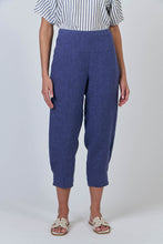 Load image into Gallery viewer, BLUEBERRY LINEN CROPPED PANTS