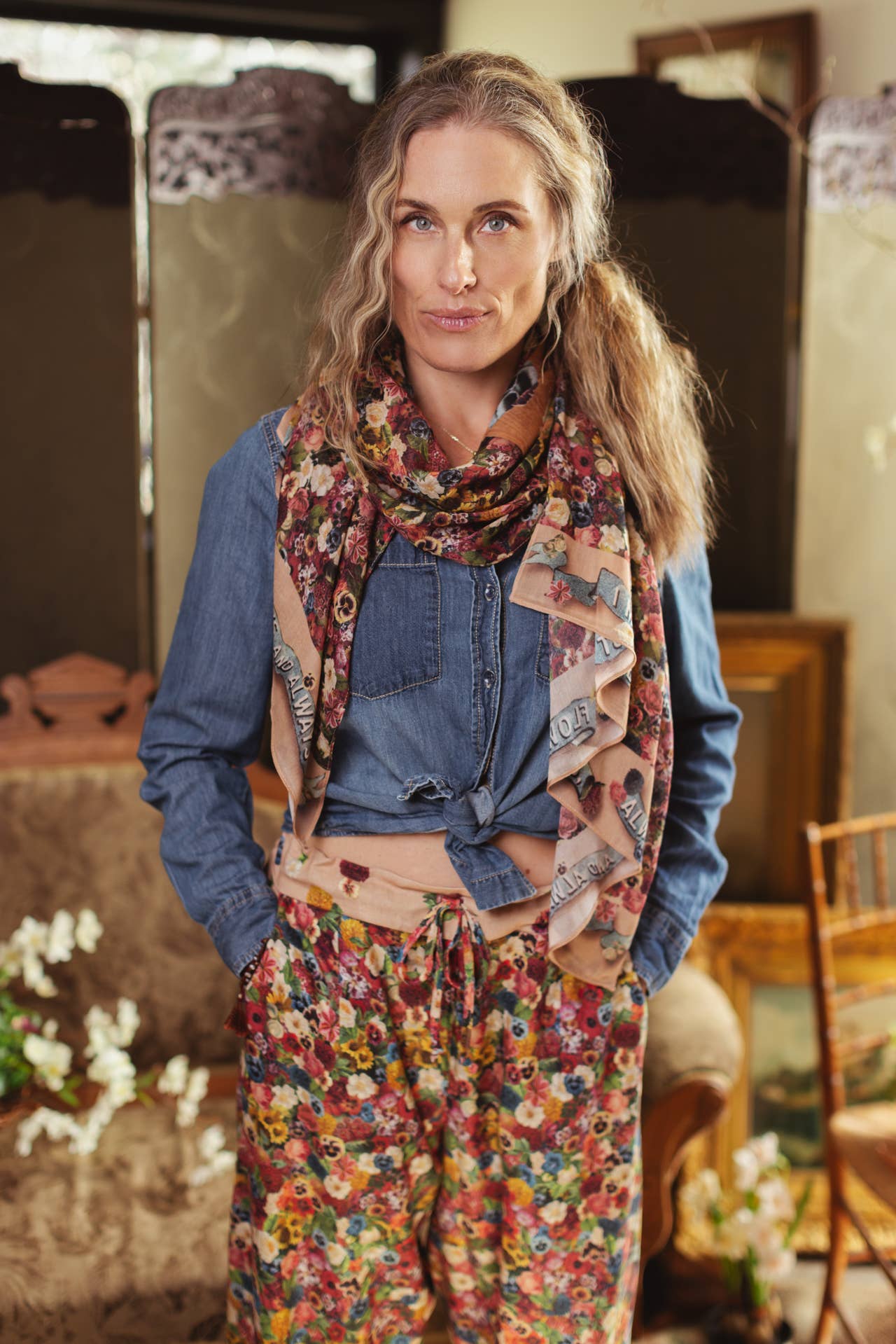 ART OF LIFE FLORAL SCARF WITH FLOWER PAINT PALETTE