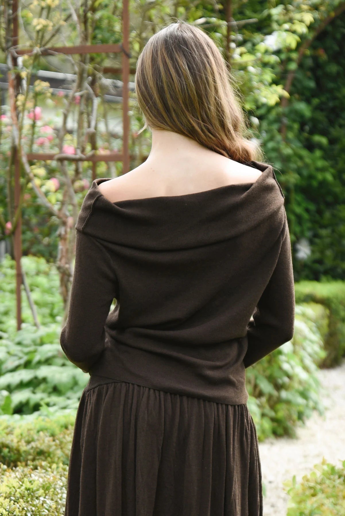 BARE YOUR SHOULDER TOP - CHOCOLATE