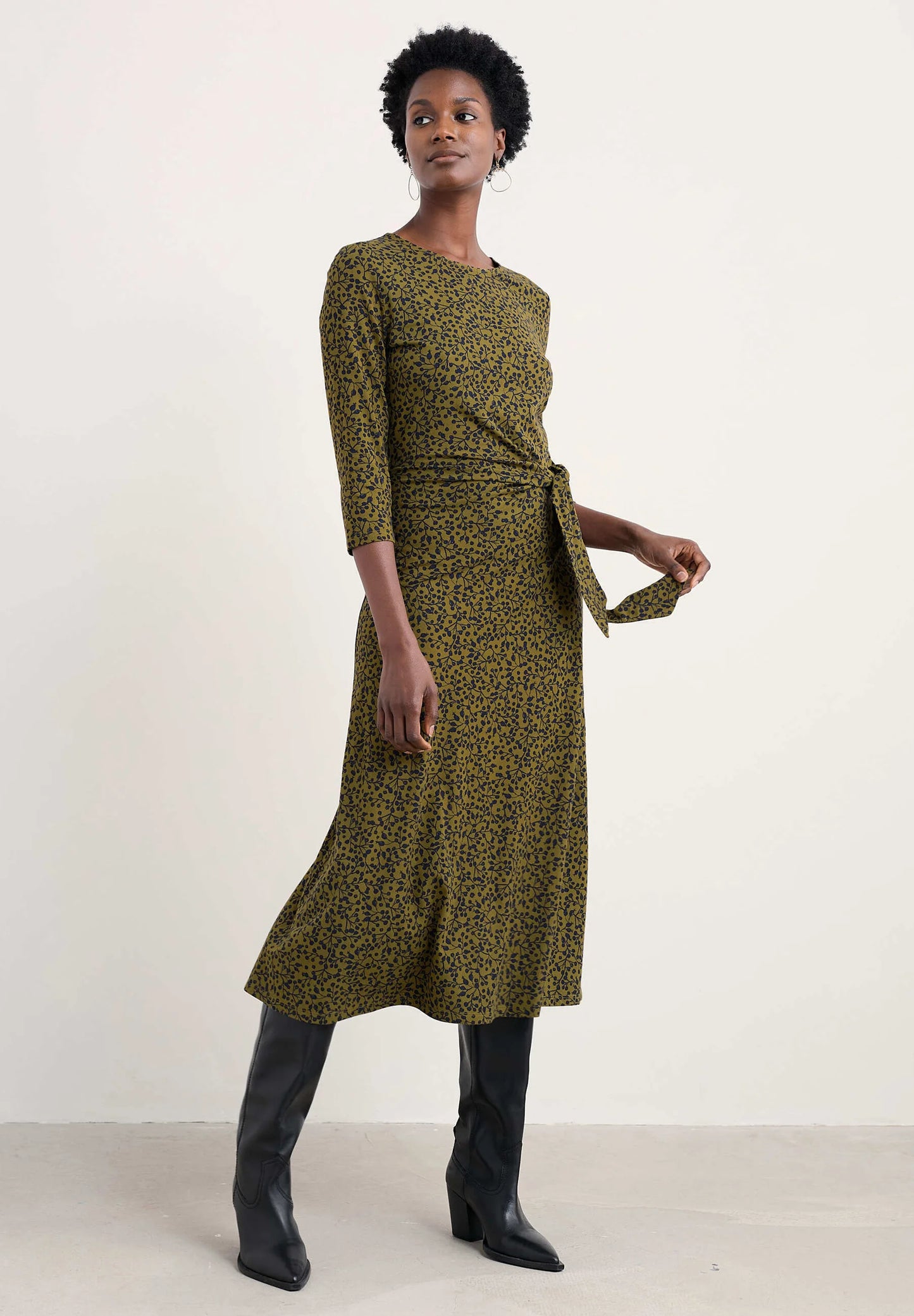 3/4 FETTLING DRESS - BERRY BRANCHES BRIGHT OLIVE
