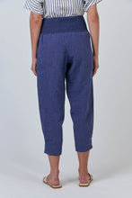 Load image into Gallery viewer, BLUEBERRY LINEN CROPPED PANTS