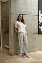 Load image into Gallery viewer, WHITE LINEN BLOUSE WITH FRONT POCKETS