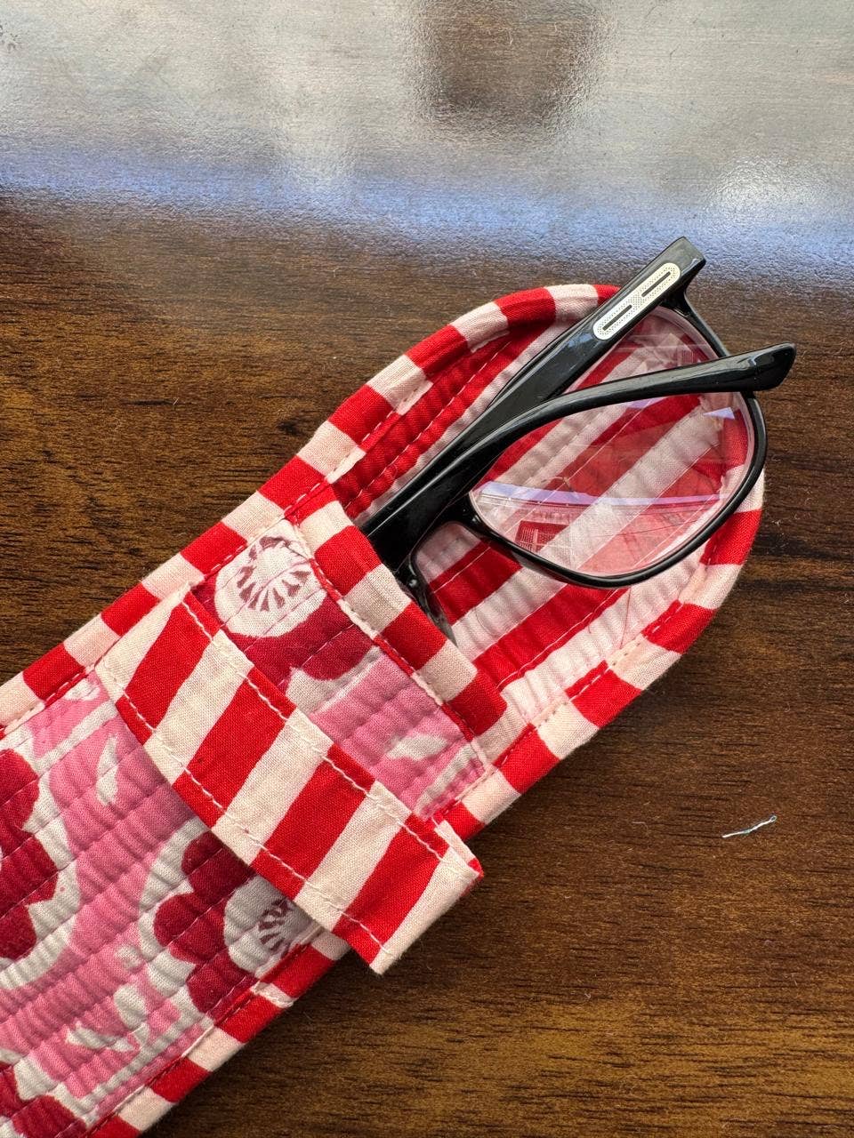 QUILTED COTTON GLASSES CASE - RED & PINK FLORAL