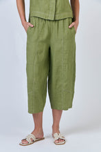 Load image into Gallery viewer, LINEN CROPPED PANTS - MOSS