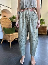 Load image into Gallery viewer, ARTISTS CROPPED PANTS - MAP OF MY HEART