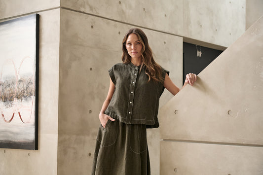 LICORICE CAP SLEEVE LINEN TOP