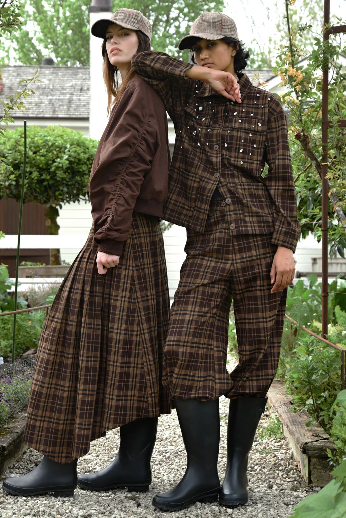 PEOPLE PLEATS-ER SKIRT  - CHOCOLATE CHECK