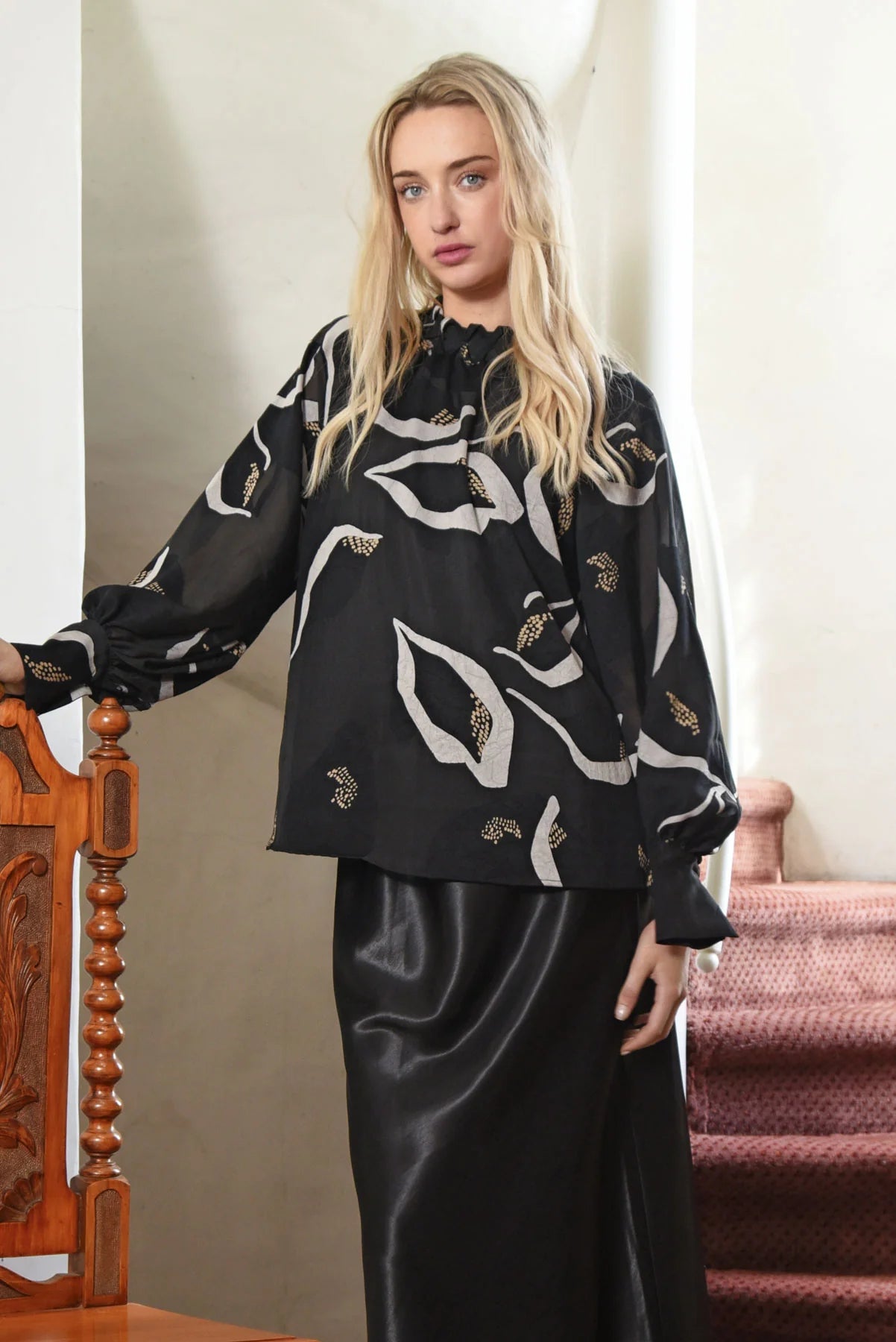 HIGH DRAMA BLOUSE - BLACK