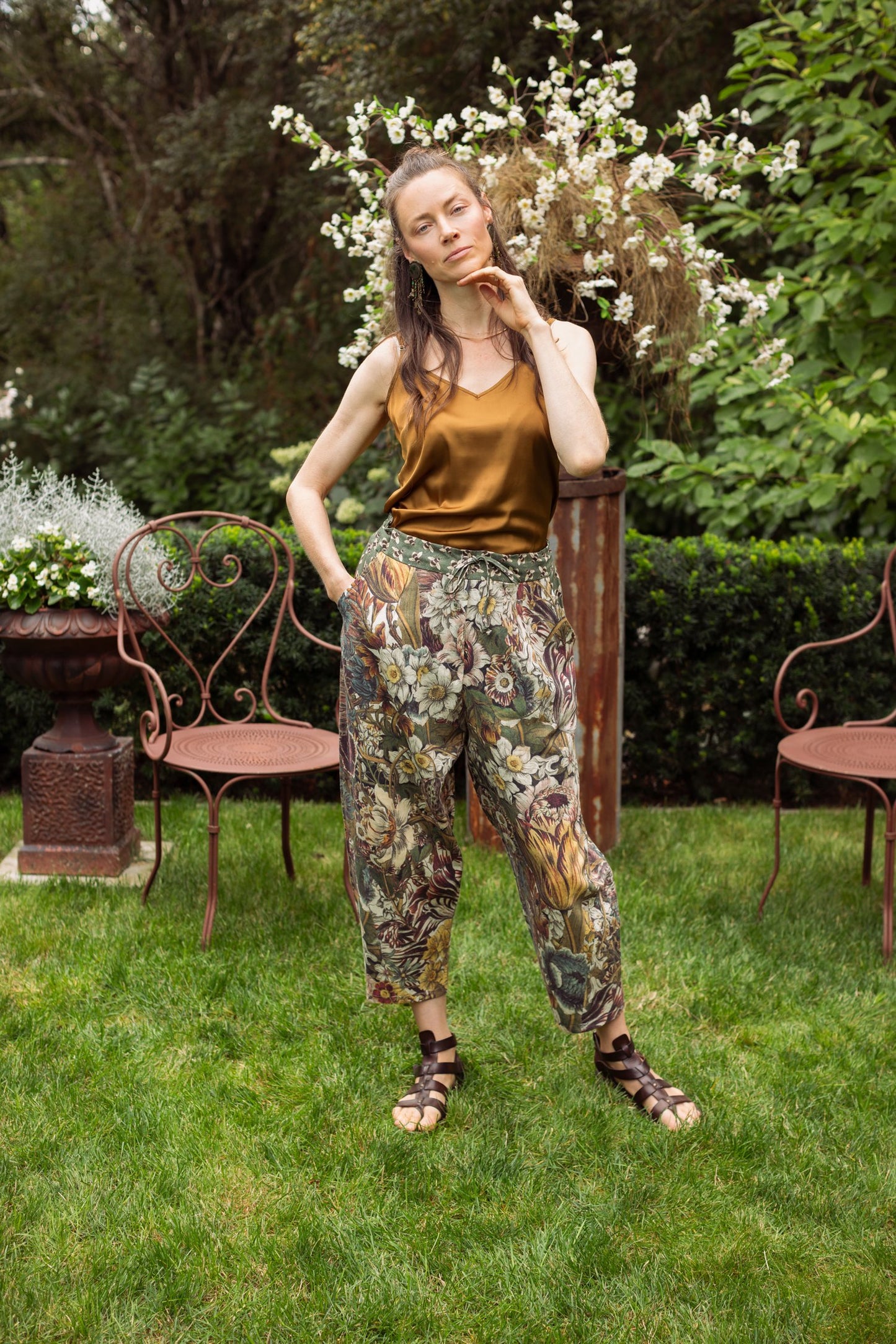 ARTISTS CROPPED PANTS - LINEN FLOWER & BEE