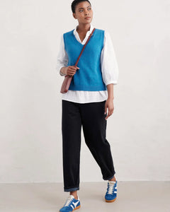 EAST VIEW VEST V-NECK - SAILBOATS