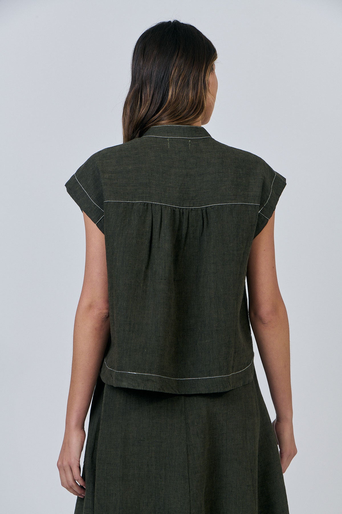 LICORICE CAP SLEEVE LINEN TOP
