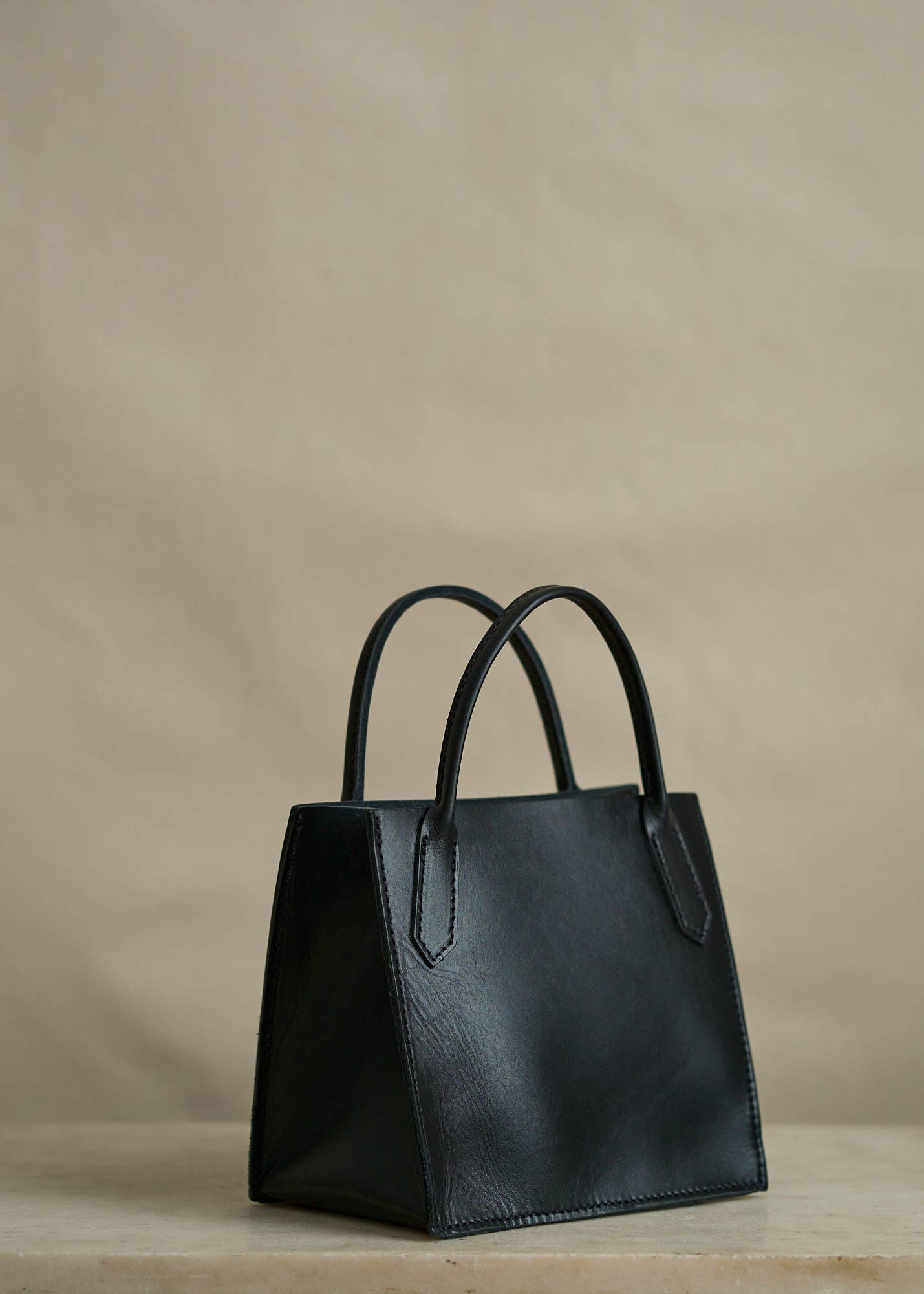 LEATHER DOCK BAG - PETITE BLACK LATIGO