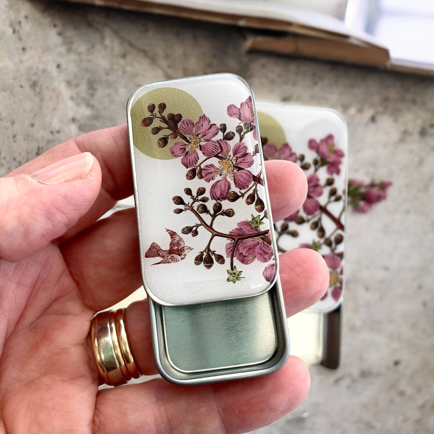 CHERRY BLOSSOM NTIONS TIN
